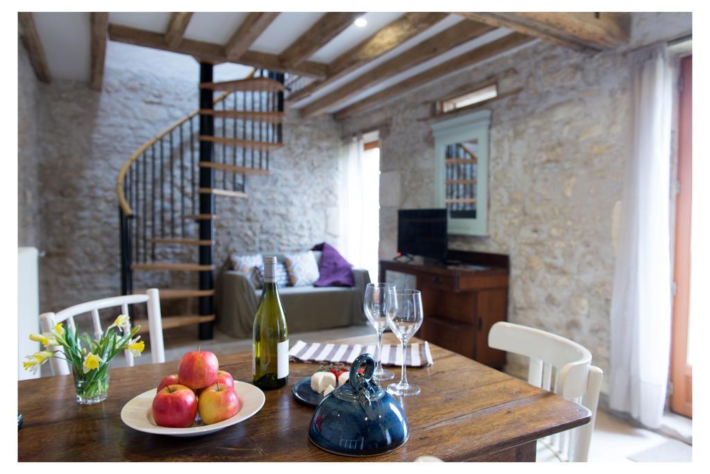 Domaine De La Grange Aux Dimes Villa Feux ภายนอก รูปภาพ