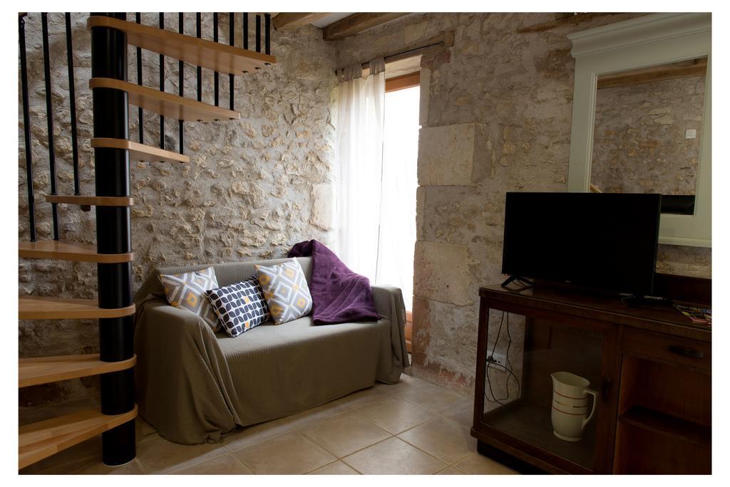 Domaine De La Grange Aux Dimes Villa Feux ภายนอก รูปภาพ